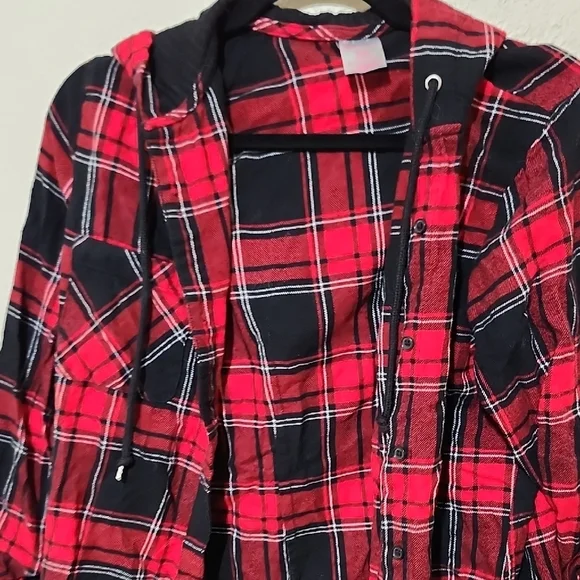 No Boundaries Red and Black Button Down Shirt - Picture 6 of 13